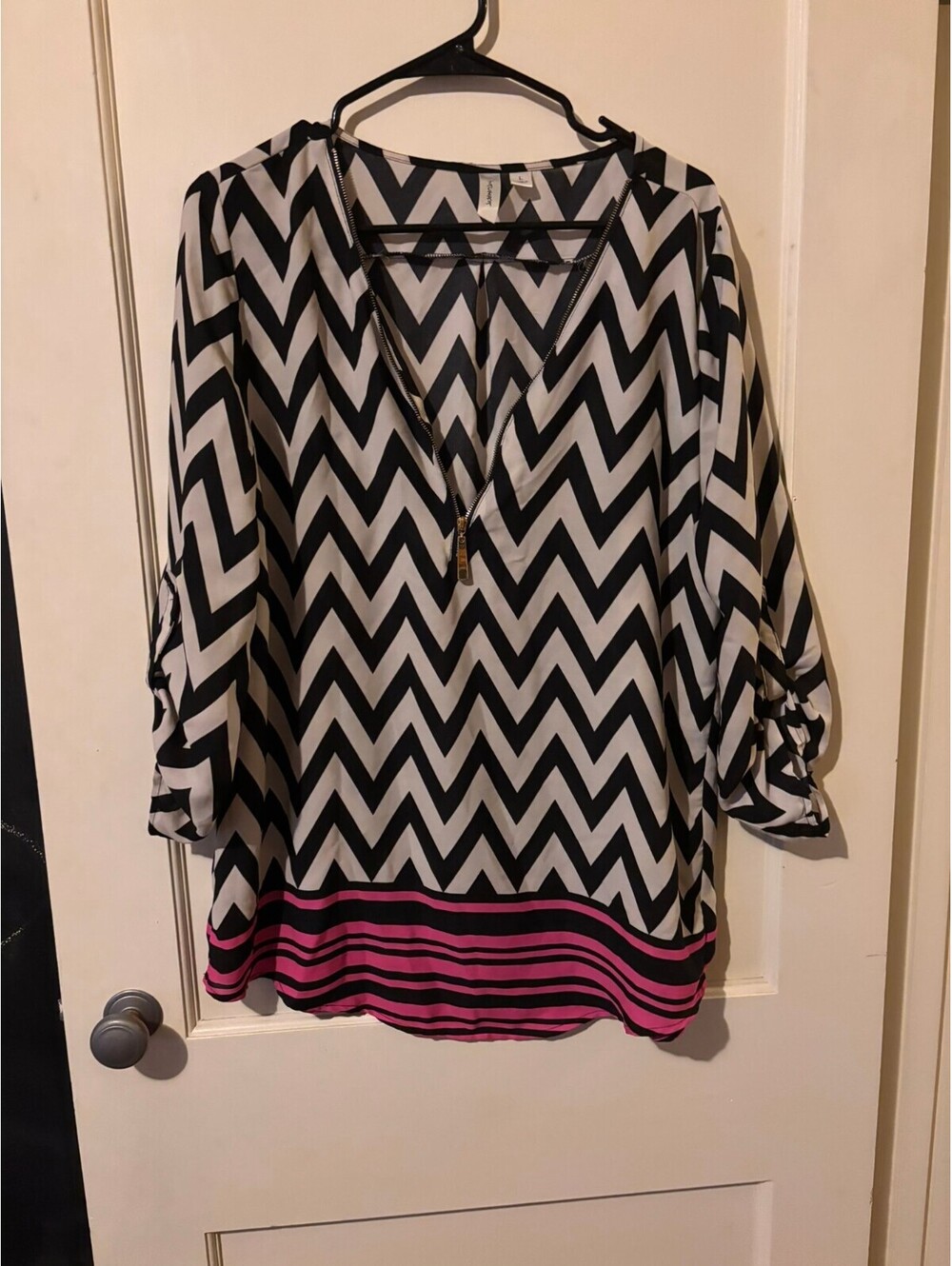 Tacera black and white chevron blouse Large